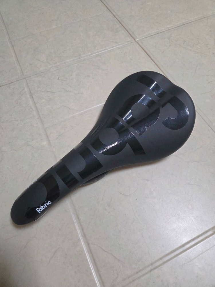 패브릭 스쿱 래디우스 안장 이미지