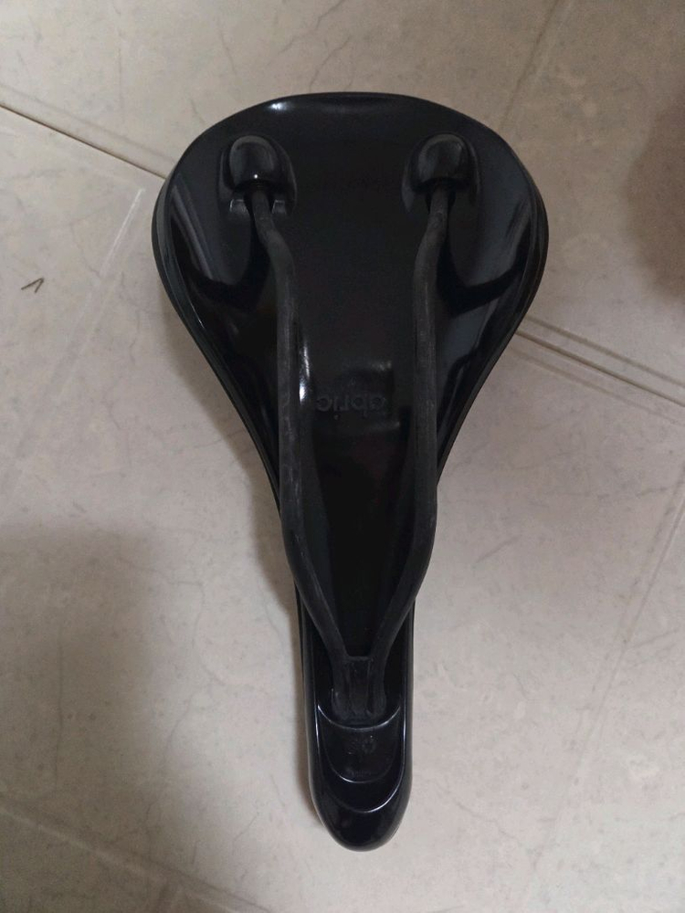 패브릭 스쿱 래디우스 안장 이미지