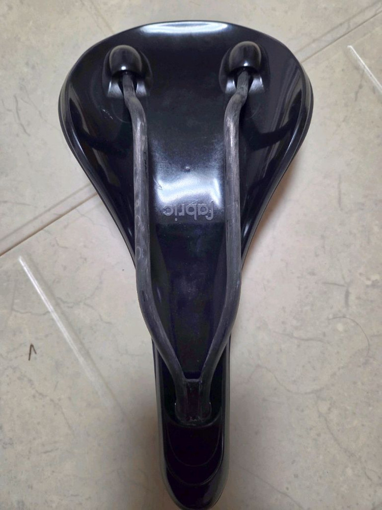 패브릭 스쿱 래디우스 안장 이미지