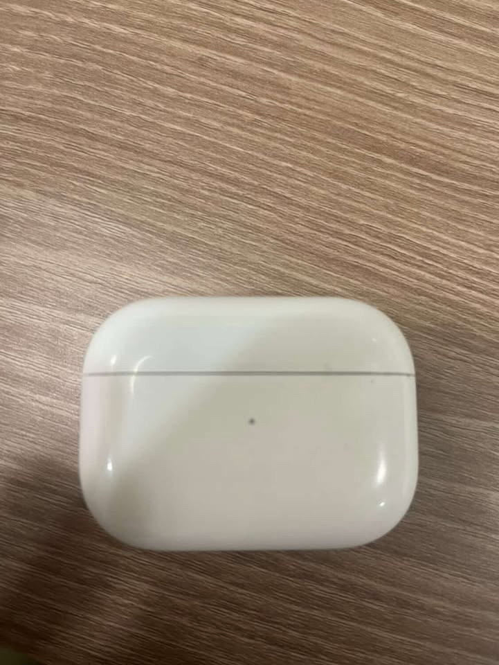 에어팟 프로 2세대 본체 이미지