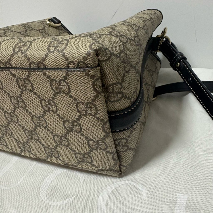 구찌 GG 엠블럼 스몰 버킷백 새상품급 풀구성 팝니다. 이미지