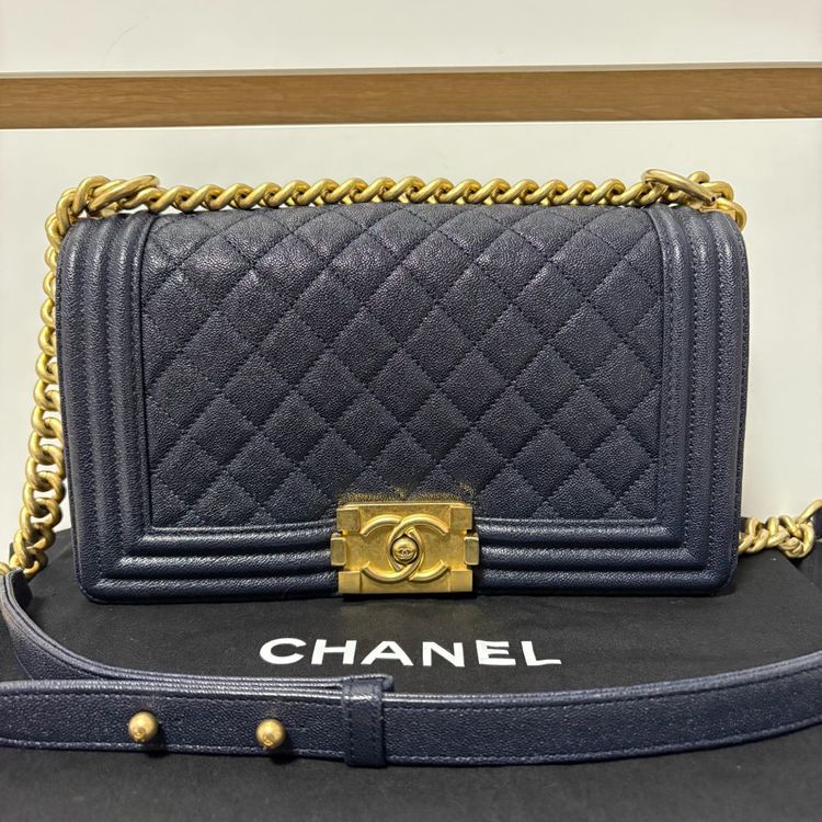 샤넬 보이백 미듐 캐비어 다크네이비 엔틱금장 백화점구매 팝니다. 이미지
