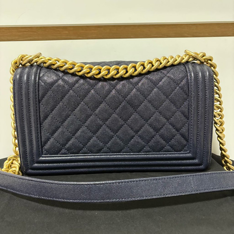 샤넬 보이백 미듐 캐비어 다크네이비 엔틱금장 백화점구매 팝니다. 이미지