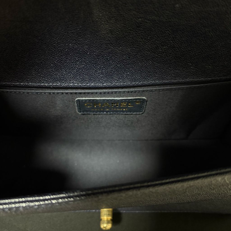 샤넬 보이백 미듐 캐비어 다크네이비 엔틱금장 백화점구매 팝니다. 이미지