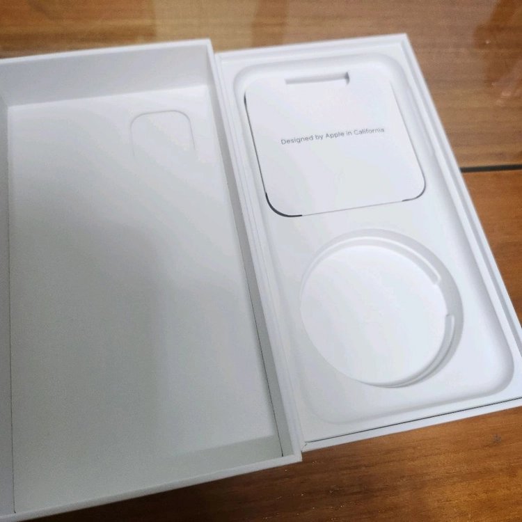 애플 아이폰 11 화이트 64GB 박스 이미지
