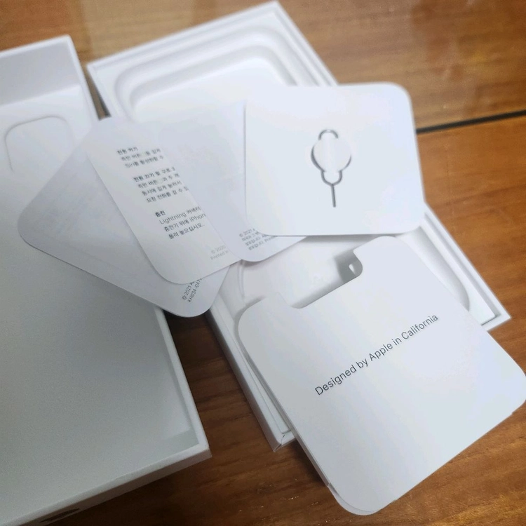 애플 아이폰 11 화이트 64GB 박스 이미지