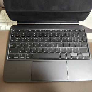 아이패드 프로 11인치 매직키보드 (m4 , m5 호환) 이미지