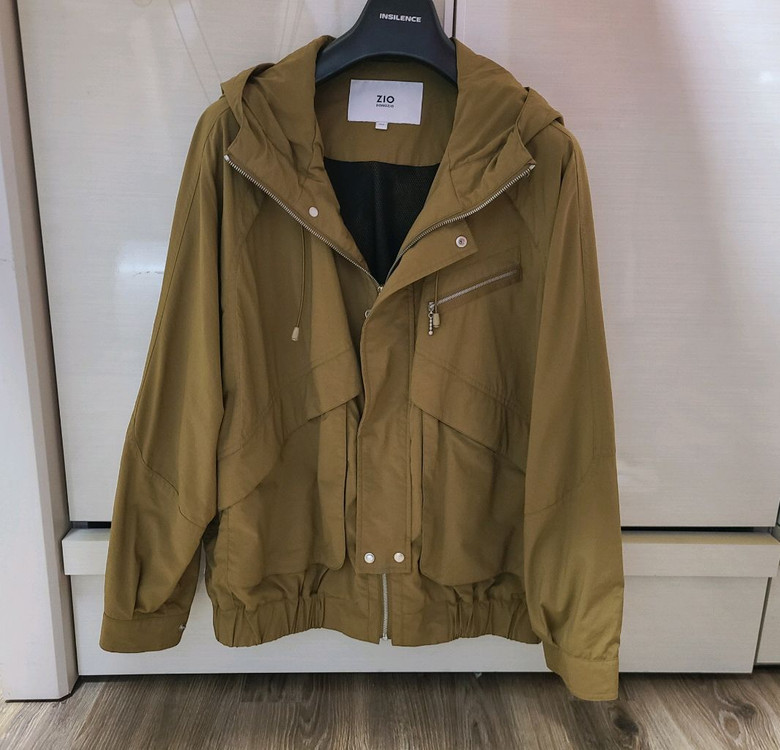 지오송지오 자켓 명품의류오버핏바람막이패딩블루종바이커백맨투맨구찌루이비통톰브라운몽클레어스톤아일랜드에르메스맨투맨우영미준지 이미지