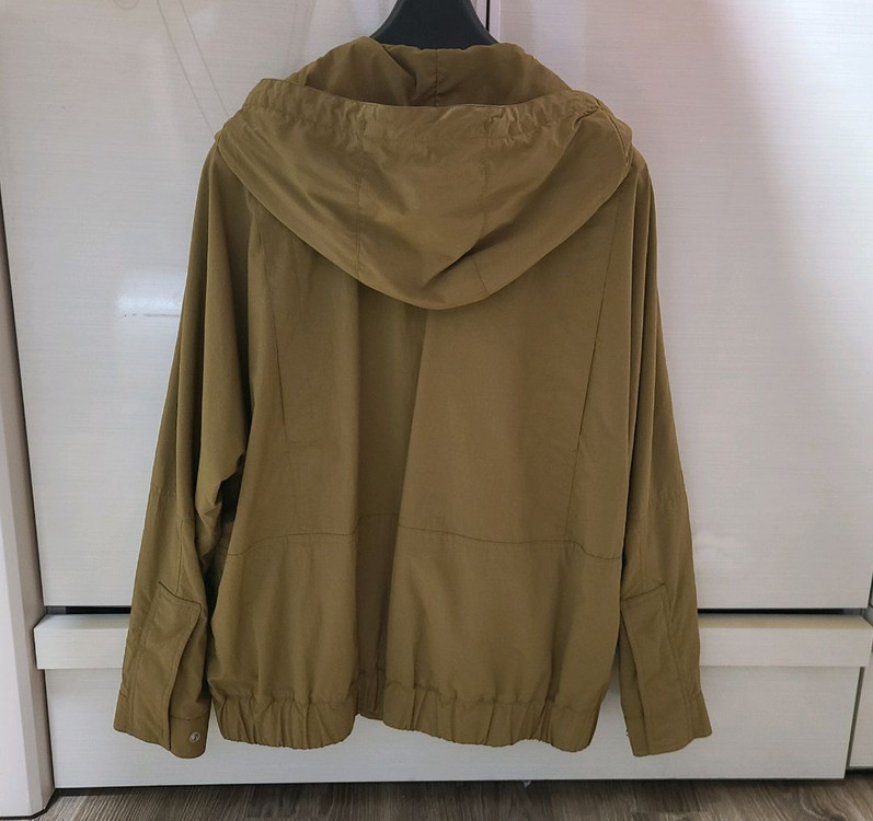 지오송지오 자켓 명품의류오버핏바람막이패딩블루종바이커백맨투맨구찌루이비통톰브라운몽클레어스톤아일랜드에르메스맨투맨우영미준지 이미지