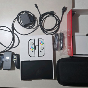닌텐도 스위치 OLED + 파우치 + 악세사리 여러개 이미지