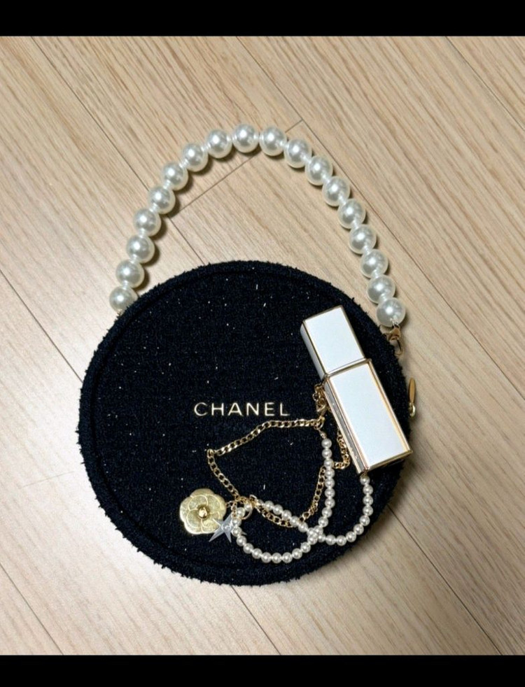 새제품)25년 샤넬홀리데이 트위드 원형파우치 + 샤넬 넘버5 자수패치 스티커 세트 이미지