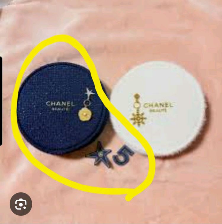 새제품)25년 샤넬홀리데이 트위드 원형파우치 + 샤넬 넘버5 자수패치 스티커 세트 이미지