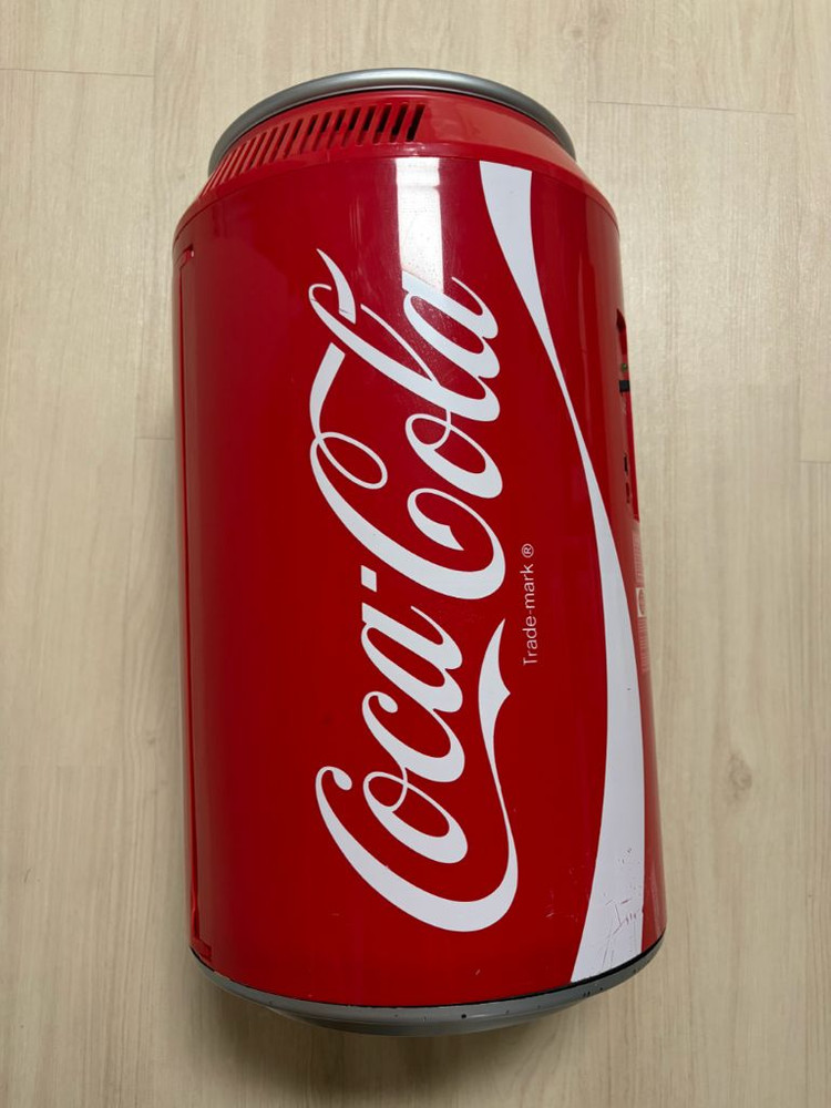 차에보관만함)코카콜라 캔 모양 미니 냉장고.코카콜라냉장고.캠핑용품.차량용냉장고.캠핑냉장고.음료냉장고.미니냉장고 이미지