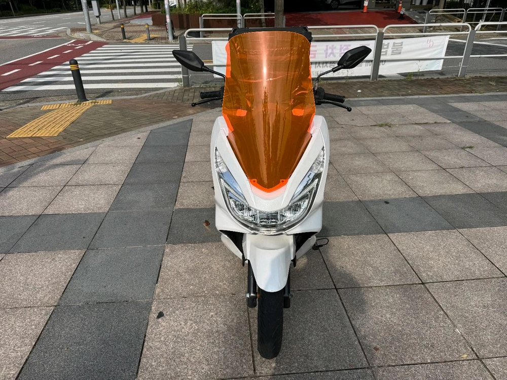 혼다 pcx125 17년 스마트키 화이트컬러 판매합니다 이미지