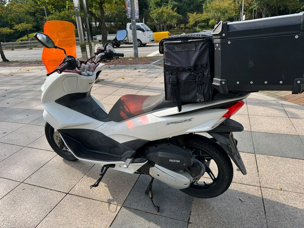 혼다 pcx125 17년 스마트키 화이트컬러 판매합니다 이미지