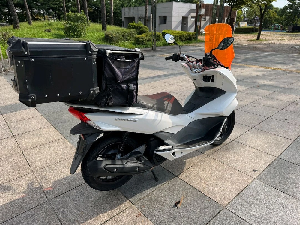혼다 pcx125 17년 스마트키 화이트컬러 판매합니다 이미지