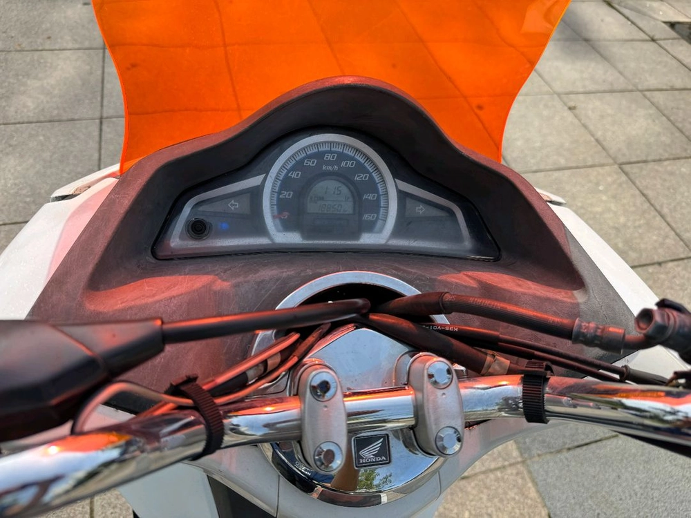 혼다 pcx125 17년 스마트키 화이트컬러 판매합니다 이미지