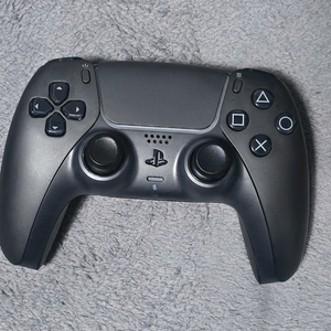 *COUSTOM* 3가지 핵심 개선 사항이 적용된 듀얼센스 컨트롤러 (PS5용, PC용, 안드로이드용). 이미지