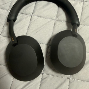 프리미엄 노이즈캐슬링 헤드폰 이미지