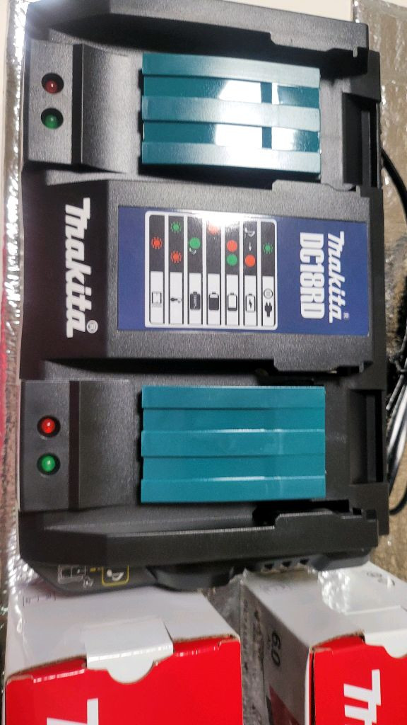 마끼다 듀얼 고속충전기 배터리 이미지