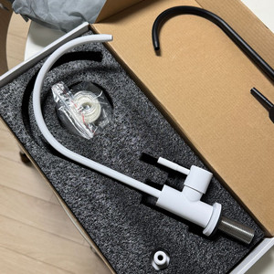 언더싱크 정수기 수전 싱크대 정수 파우셋 조리수 밸브 유광 화이트 팝니다. 이미지