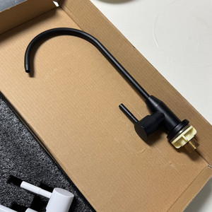 언더싱크 정수기 수전 싱크대 정수 파우셋 조리수 밸브 무광 블랙 팝니다. 이미지