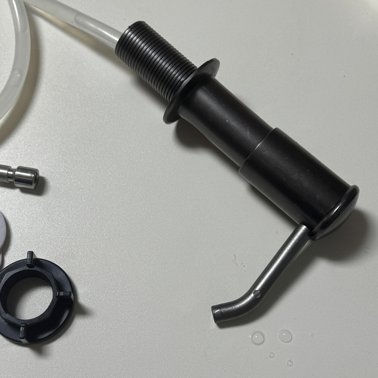 언더싱크 세제 디스펜서 2m 호스 세제펌프 팝니다. 이미지