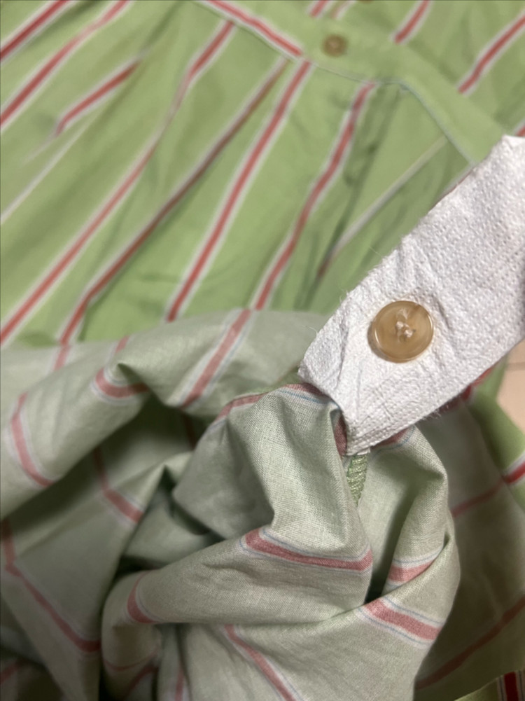 위꼬모 ouicomo 라이트 그린 스트라이프 점프수트 반팔 브이넥 치마바지 휴가룩 이미지