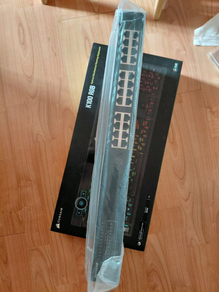 NETGEAR CCTV PoE 스위칭허브 24포트 기가 PoE허브 10/100/1000Mbps 이미지