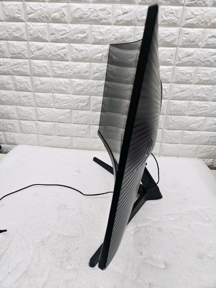 삼성 32인치 커브드 QHD 144HZ 모니터 입니다 이미지