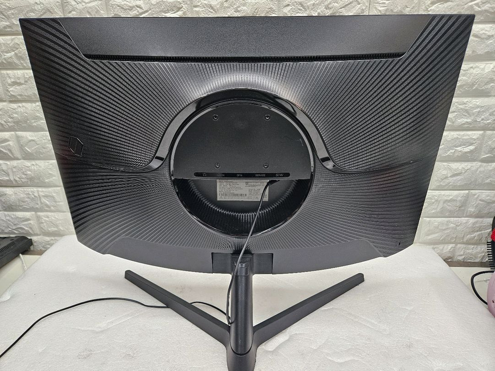 삼성 32인치 커브드 QHD 144HZ 모니터 입니다 이미지