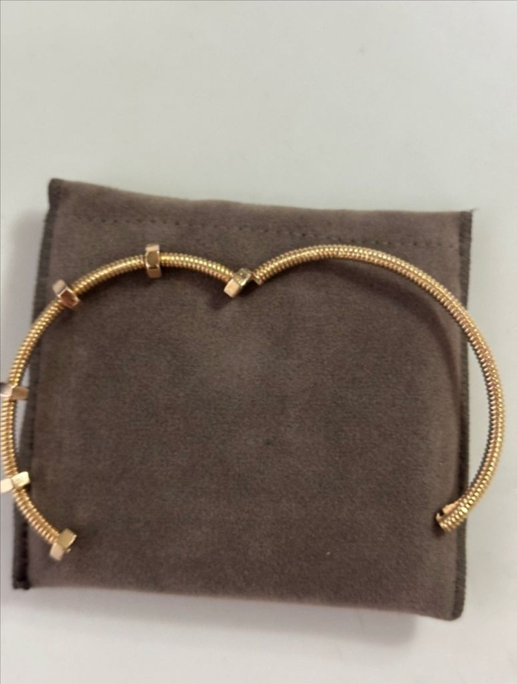 18k 에크루 금팔찌 판매합니다. 이미지