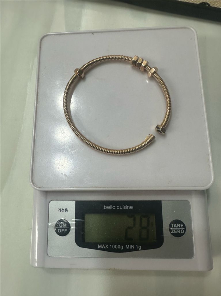 18k 에크루 금팔찌 판매합니다. 이미지