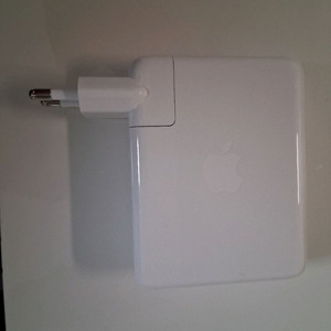 맥북 140w 충전기 이미지