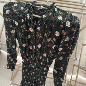 초록색 잔꽃무늬 원피스 이미지