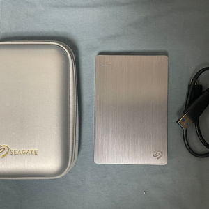 씨게이트 휴대용 외장하드 / 2TB / 실버 컬러 / 본품 + 케이블 + 파우치 이미지