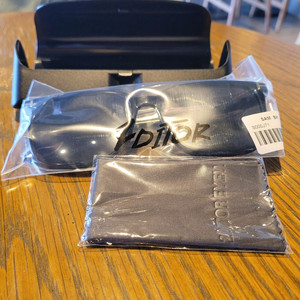 미착용/남여공용 블랙 선글라스 한 개 이미지