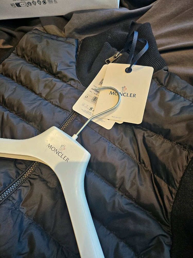 몽클레어니트패딩 새거임 25년구입 이미지