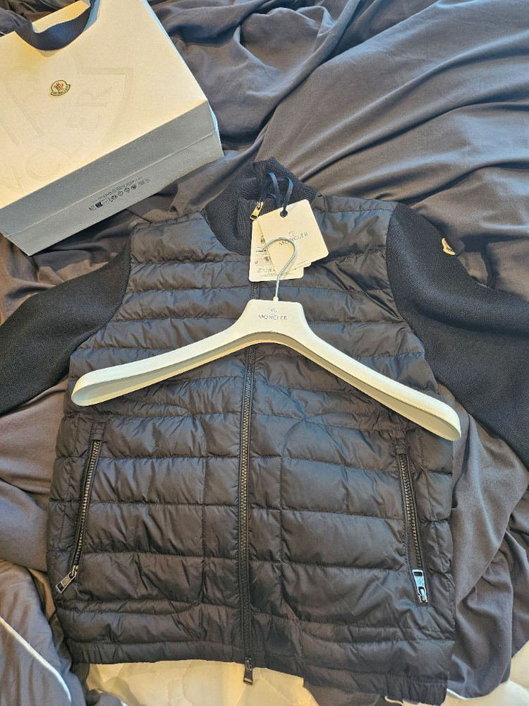 몽클레어니트패딩 새거임 25년구입 이미지