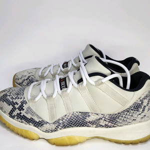 나이키 에어 조던 11 로우 스네이크 모델입니다 270mm 이미지