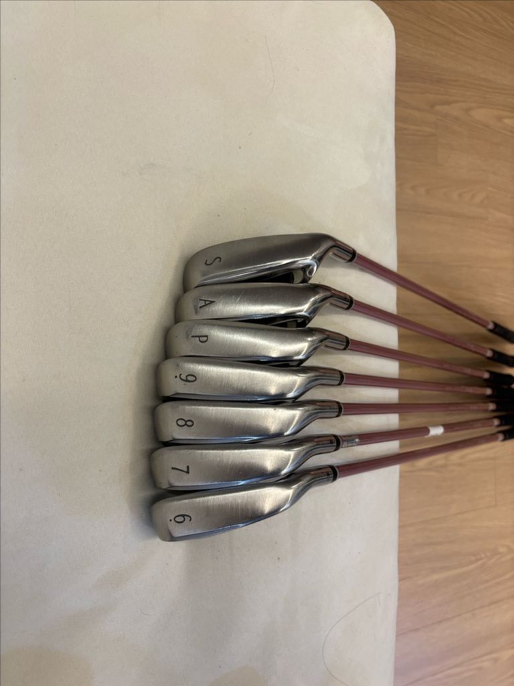 젝시오 1000k 여성용 골프채 풀세트 팝니다. 이미지