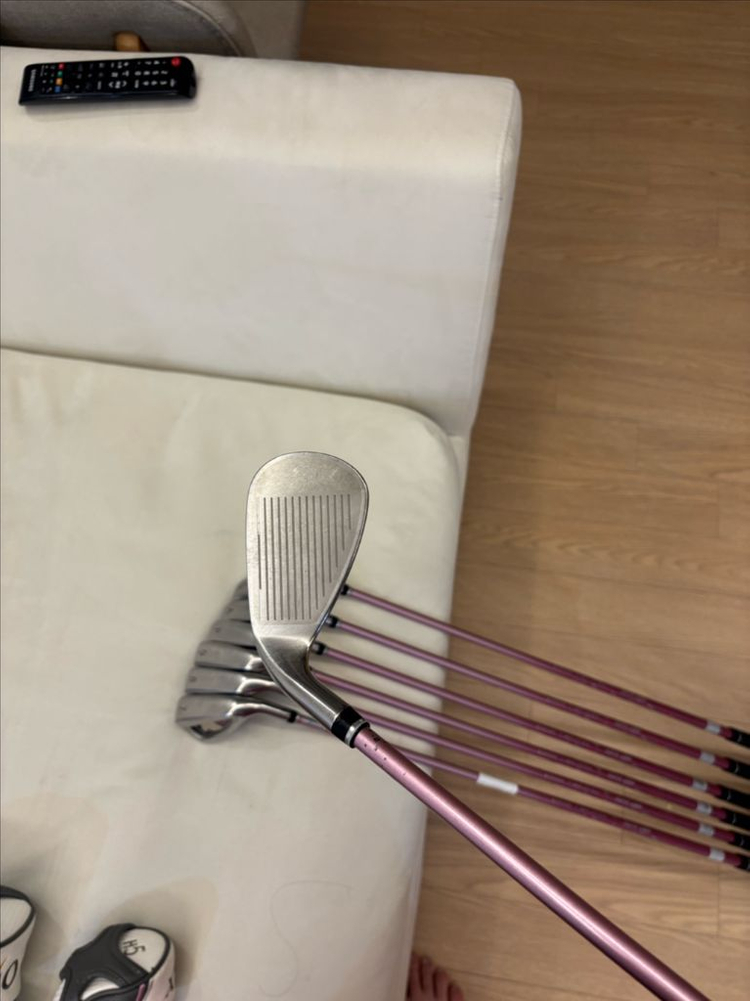 젝시오 1000k 여성용 골프채 풀세트 팝니다. 이미지