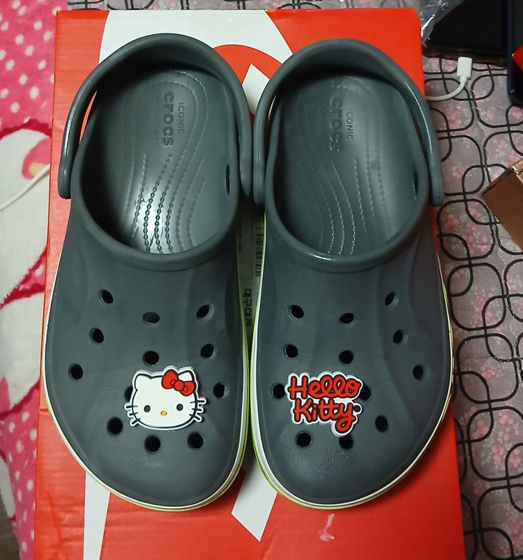 크록스정품 M5W7 240 키티지비츠 포함 챠콜 이미지