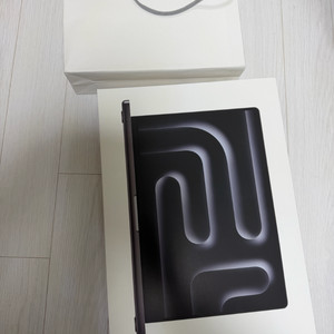 맥북 프로 16 M5 Pro 24GB/1TB 스페이스블랙 미개봉 판매 이미지