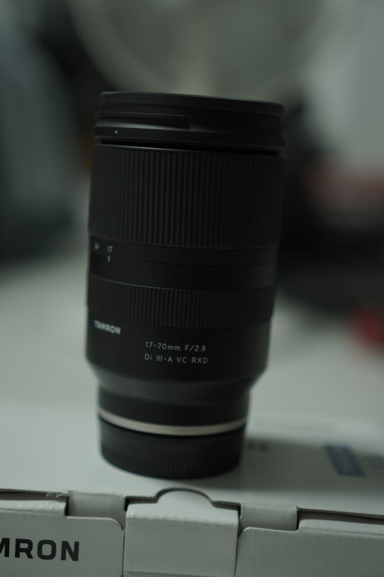 탐론 17-70mm F2.8 소니 E마운트 판매합니다 (A급 / UV필터 포함) 이미지