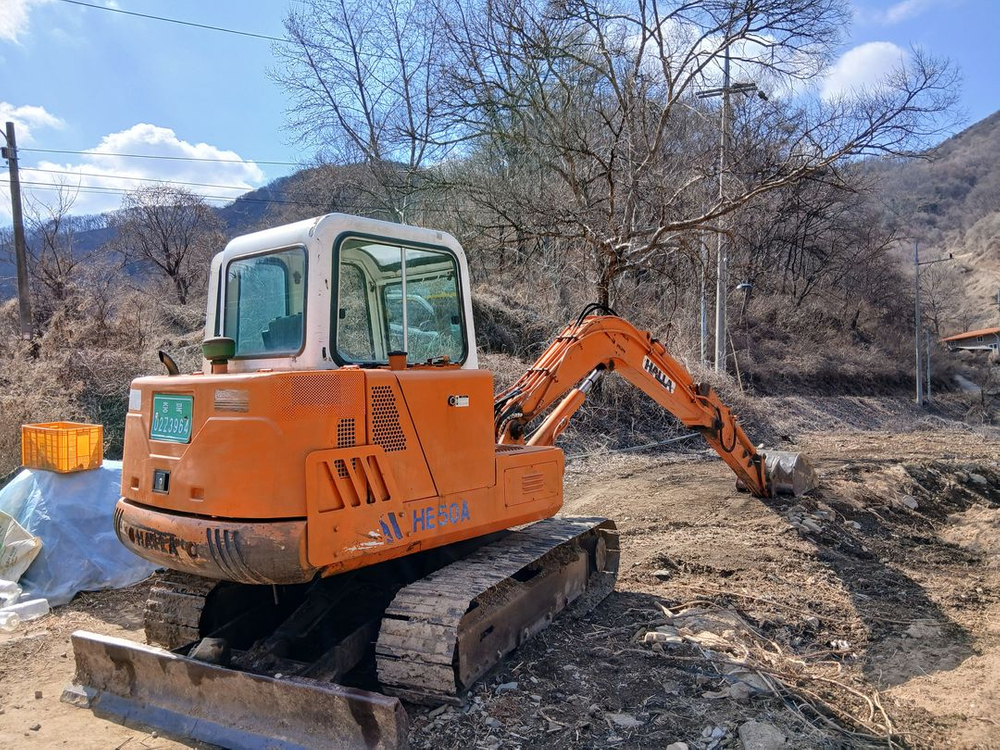 02굴삭기 HE50A 이미지