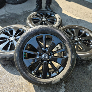 코란도c 뷰티풀코란도 티볼리 티볼리에어 18인치 중고 휠타이어 이미지