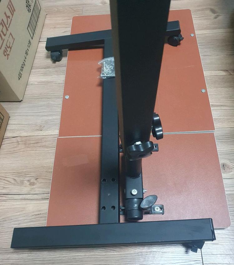 접이식 스탠딩 데스크 이미지