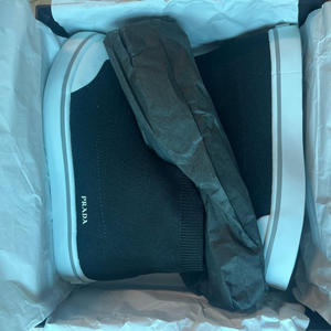 (새상품)프라다 키즈 스니커즈 블랙 31사이즈 이미지