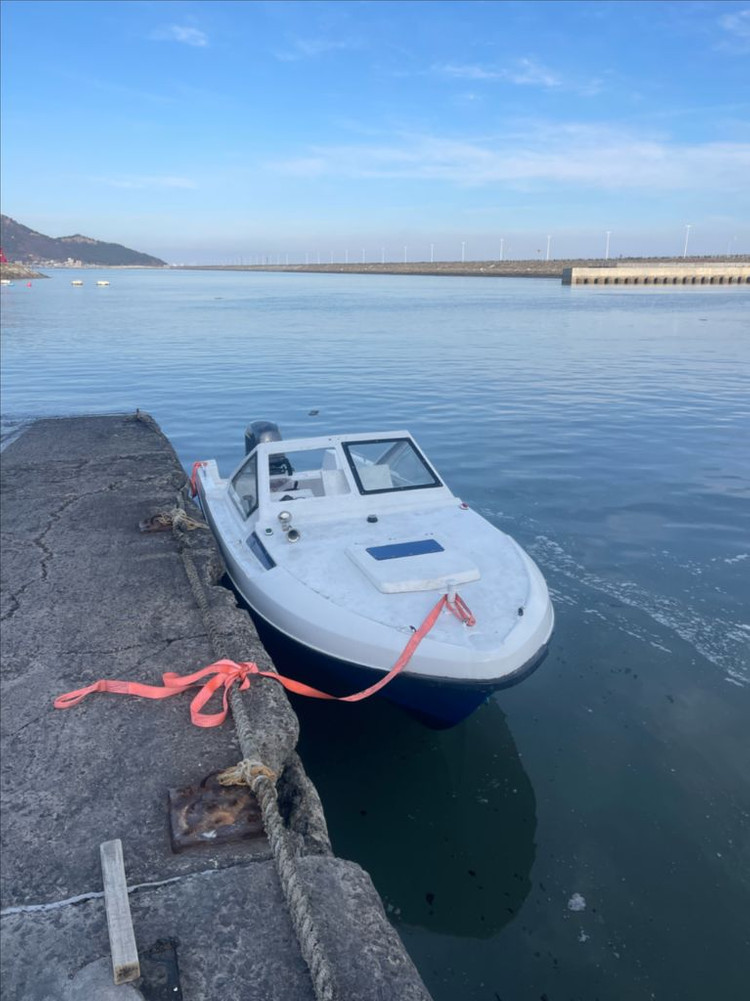 낚시보트 이미지